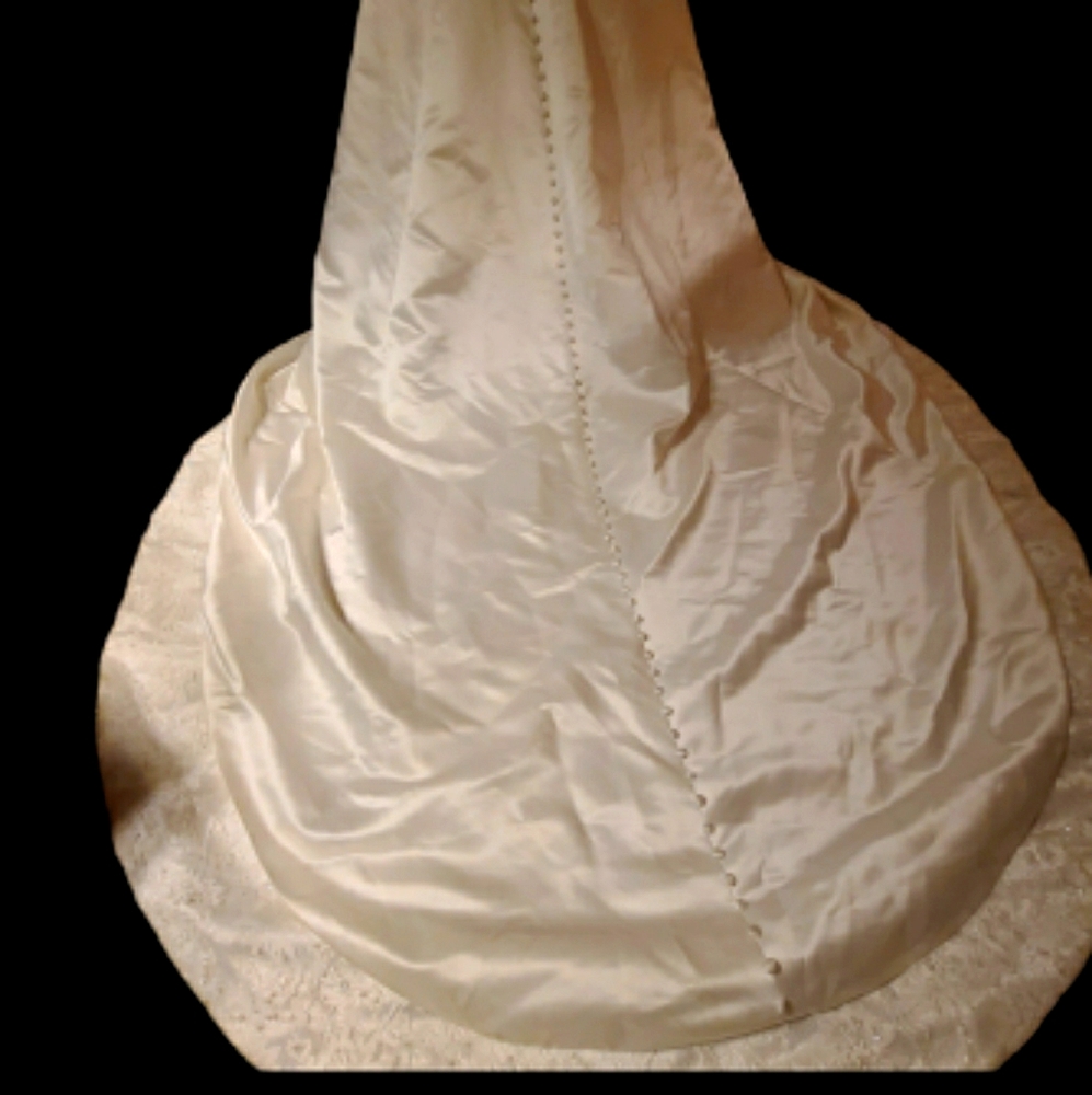 Wedding Dress size 4. MAKE OFFER!